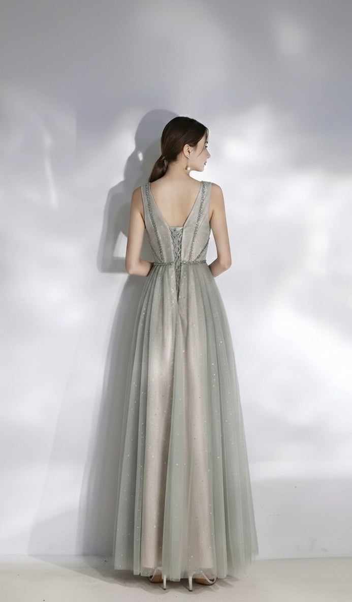 ハイネック・フィット&フレアレースドレス